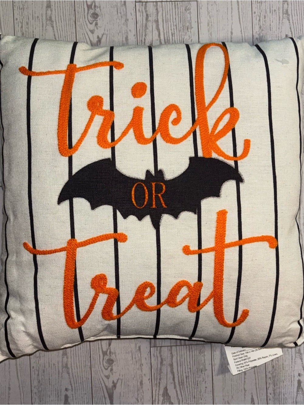 🎃 Set of 2 Halloween Trick or Treat Throw Pillows 14x14 NWT - Picture 2 of 6